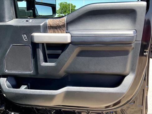 Used 2019 Ford F250 Lariat w/ Lariat Ultimate Package AWD/4WD image 23