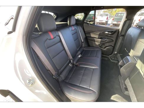 Used 2025 Chevrolet Trax RS w/ Sunroof Package image 29