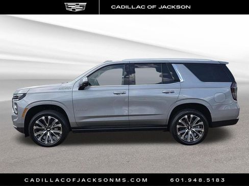 Used 2025 Chevrolet Tahoe High Country RWD image 2