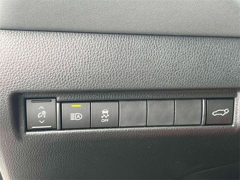 Certified 2024 Toyota Venza XLE image 22