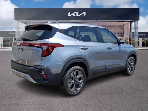 Used 2024 Kia Seltos LX AWD/4WD image 6