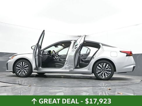 Used 2024 Nissan Altima 2.5 SV FWD image 66
