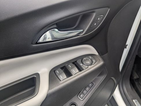 Used 2018 Chevrolet Equinox Premier FWD image 12