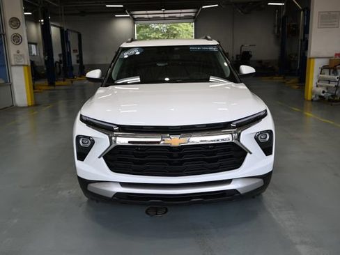 Certified 2025 Chevrolet TrailBlazer LT w/ LT Cold Weather Package FWD image 2