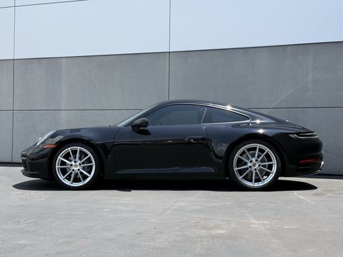 Used 2022 Porsche 911 Carrera RWD image 2