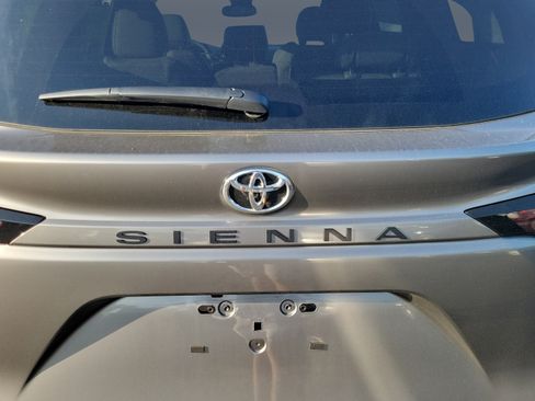 Used 2026 Toyota Sienna XLE FWD image 24