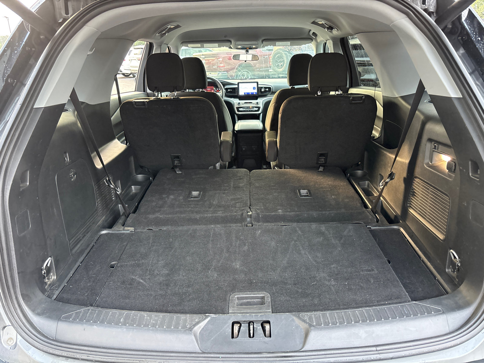 Used 2023 Ford Explorer XLT AWD/4WD image 9