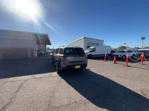 Used 2025 Nissan Pathfinder SV image 16