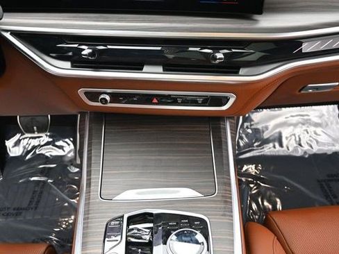 Used 2025 BMW X7 M60i AWD/4WD image 13