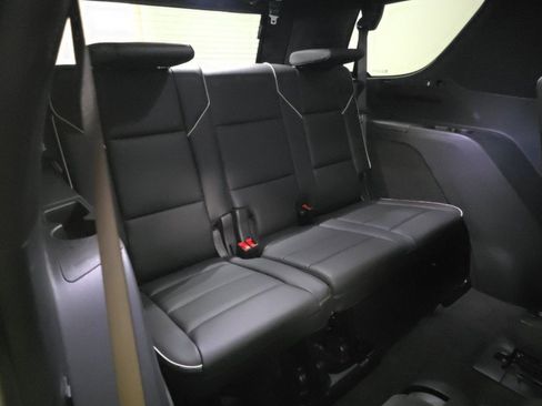 Used 2025 Cadillac Escalade Premium Luxury AWD/4WD image 11