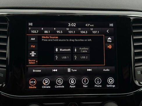 Used 2020 Jeep Grand Cherokee Altitude image 34