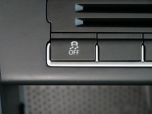 Used 2016 Volkswagen Tiguan S image 32