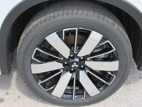 New 2026 Mitsubishi Outlander SEL FWD image 11