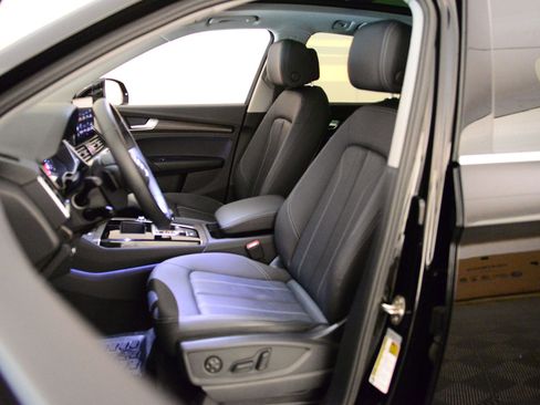 Certified 2024 Audi Q5 Premium w/ Convenience Package image 4