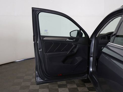 Used 2023 Volkswagen Tiguan SE FWD image 19