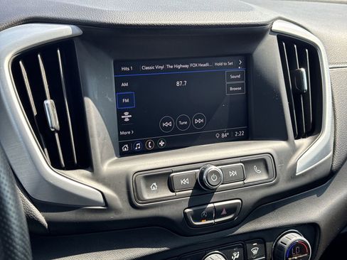 Used 2024 GMC Terrain SLE w/ Driver Convenience Package image 23