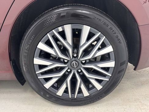 Used 2025 Nissan Altima 2.5 SV image 32