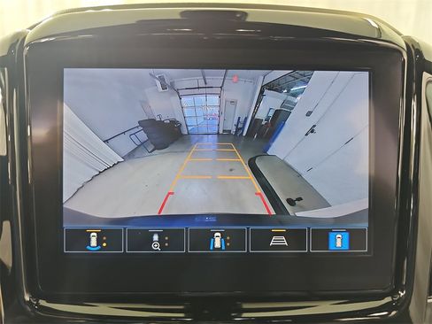 Certified 2023 Chevrolet Traverse LT w/ LT Premium Package image 31