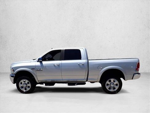 Used 2014 RAM 2500 Laramie AWD/4WD image 2