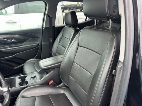 Used 2022 GMC Terrain SLT image 25