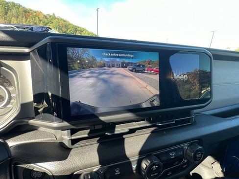 Used 2025 Jeep Gladiator Sport image 19