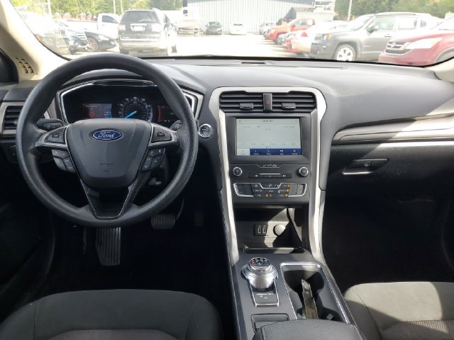 Used 2020 Ford Fusion SE FWD image 27