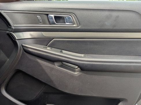 Used 2018 Ford Explorer XLT w/ Equipment Group 201A AWD/4WD image 25