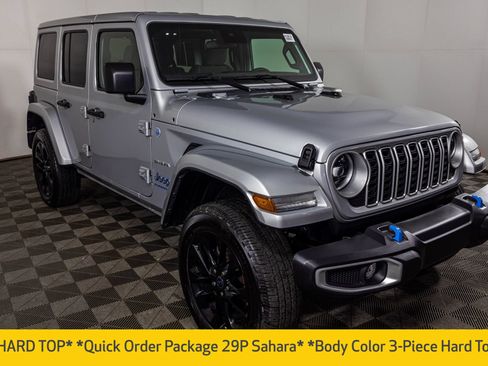 Used 2024 Jeep Wrangler Unlimited Sahara AWD/4WD image 11