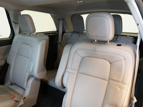 Used 2023 Lincoln Aviator Reserve w/ Equipment Group 201A image 17