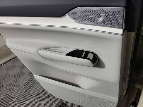 Certified 2025 Volvo EX90 Ultra AWD/4WD image 17