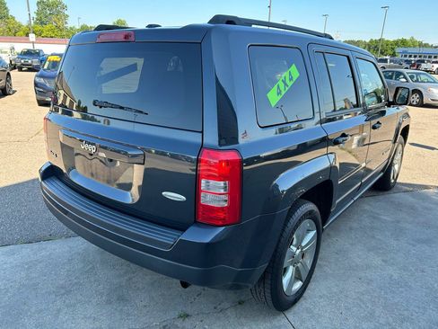 Used 2015 Jeep Patriot Latitude AWD/4WD image 5