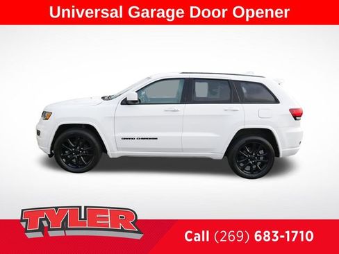 Used 2018 Jeep Grand Cherokee Altitude AWD/4WD image 4