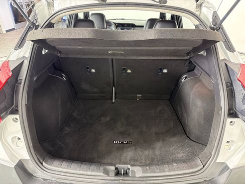 Used 2018 Nissan Kicks SR w/ Premium Package FWD image 20