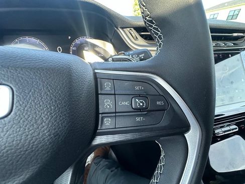 Used 2025 Jeep Grand Cherokee Laredo X AWD/4WD image 17