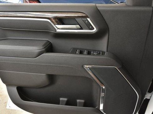 New 2025 GMC Sierra 1500 SLE w/ Preferred Package image 15