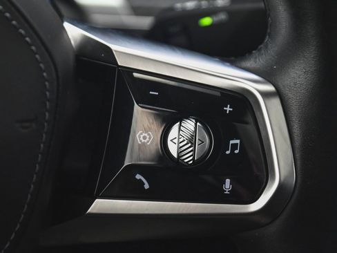 Used 2023 BMW i7 xDrive60 w/ Executive Package 2 image 30