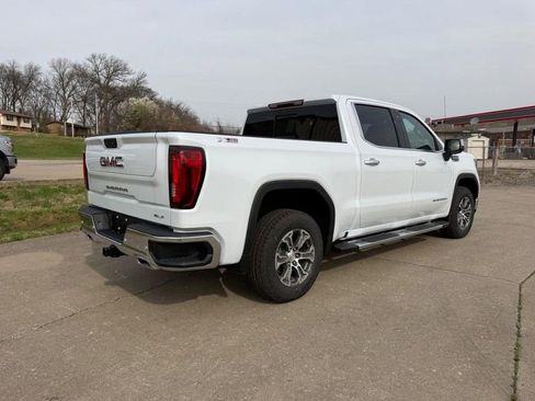 New 2026 GMC Sierra 1500 SLT w/ SLT Convenience Package image 3