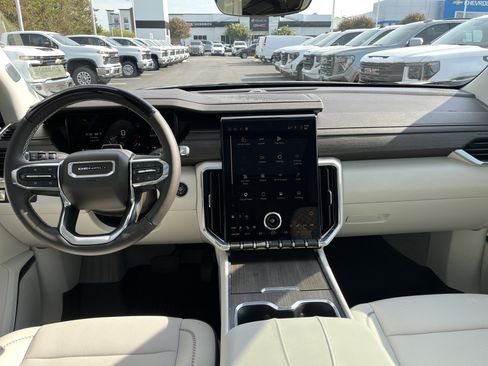 Used 2025 GMC Acadia Denali w/ Super Cruise Package FWD image 29