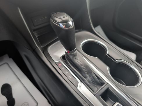 Used 2019 Chevrolet Equinox LT w/ Driver Convenience Package FWD image 16
