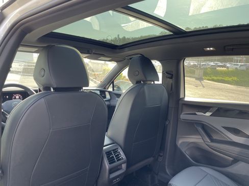 New 2026 Volkswagen Tiguan SE R-Line FWD image 13
