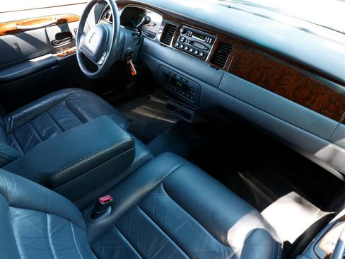 Used 1999 Lincoln Town Car Executive image 20