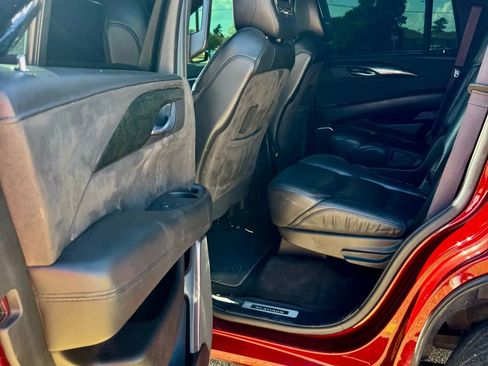Used 2017 Cadillac Escalade Platinum image 21