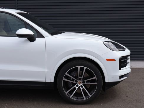 Certified 2026 Porsche Cayenne AWD/4WD image 12