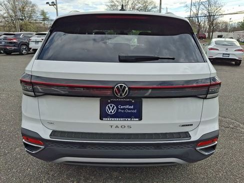 Used 2025 Volkswagen Taos SE image 5