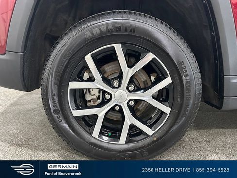 Used 2024 Jeep Grand Cherokee Limited AWD/4WD image 10