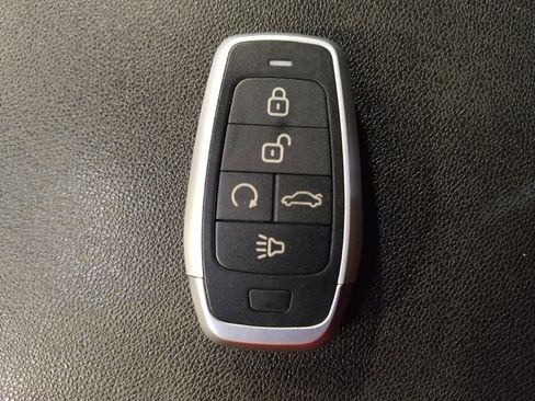 Used 2019 Chevrolet Equinox LT FWD image 32