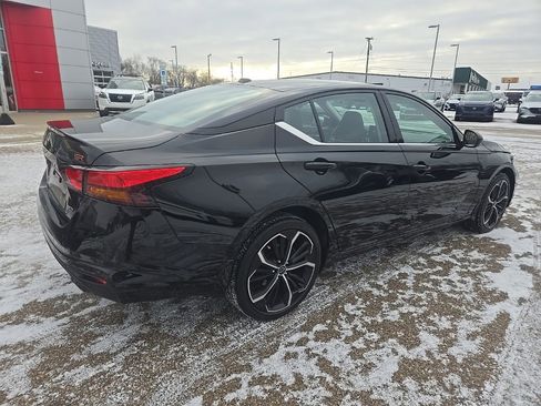 Used 2024 Nissan Altima 2.5 SR w/ SR Premium Package image 7