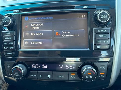 Used 2015 Nissan Altima 2.5 SL w/ Technology Package FWD image 29