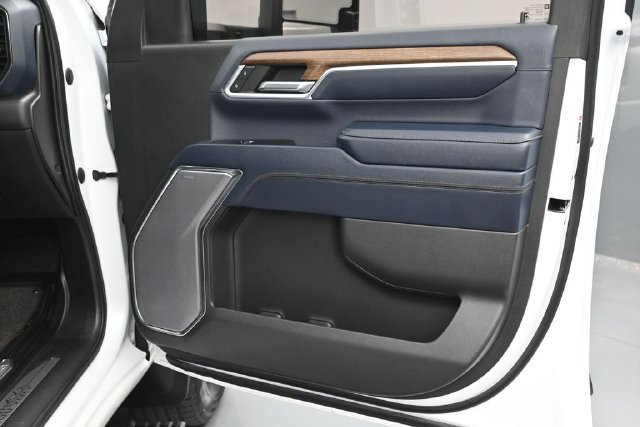Used 2024 Chevrolet Silverado 3500 High Country w/ High Country Premium Package AWD/4WD image 11