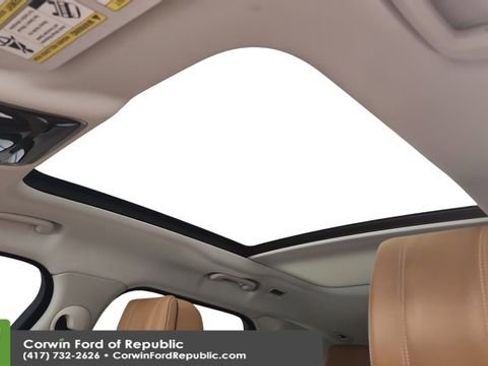 Used 2018 Land Rover Range Rover Velar R-Dynamic SE image 13